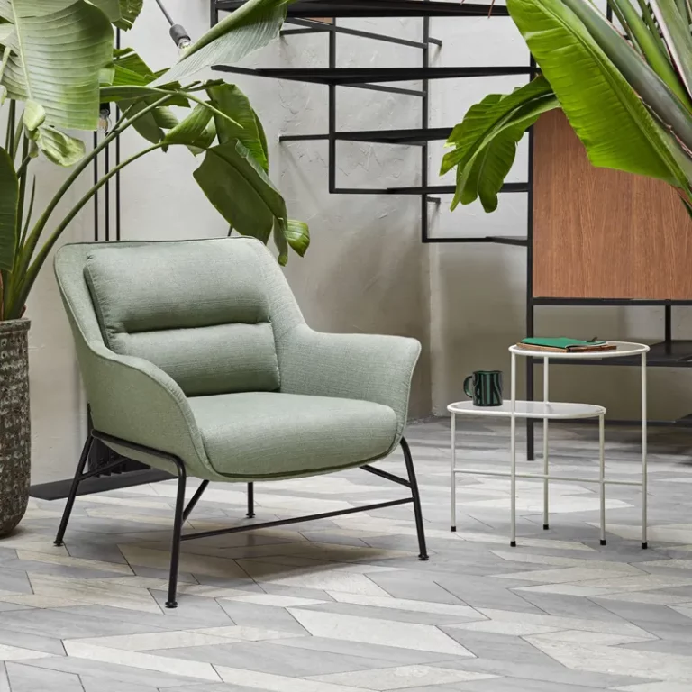 Modern simple metal sofa chair leisure fabric armchair hotel living room luxury comfortable lazy sofa